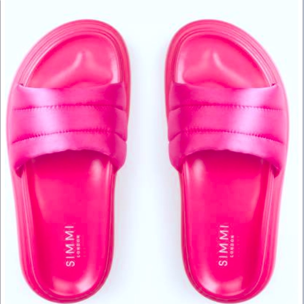 SIMMI LONDON NWT Pink Jasylnn Satin Padded Flatform Sandals. Size 9 Super cool!